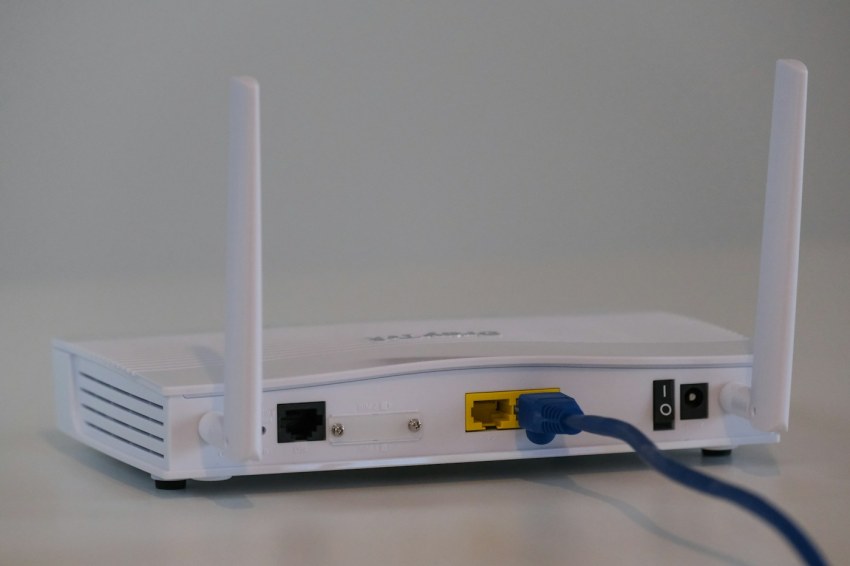 Equipo de acceso con conexión Ethernet; fotografía de referencia.